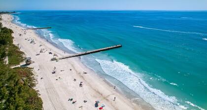 Winter Discounts! Heated Pool, 15 Min to Beaches!