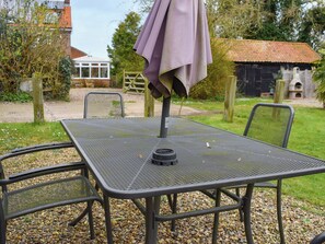 Outdoor dining - UK46716 - The Stable (Plumstead Green, near Holt)
