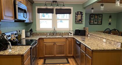 White Mountains!! Home w/ direct ATV access, nearby hiking/snowmobile trails.
