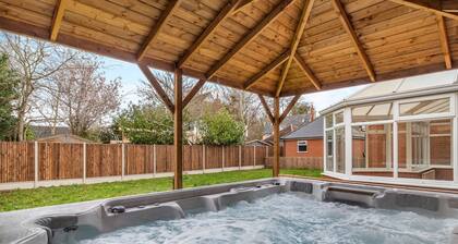 6 bedroom accommodation in Ipswich