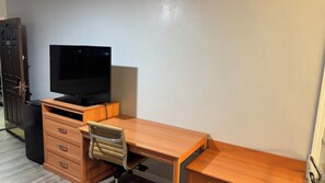 Standard Double Room | Premium bedding, desk, laptop workspace, blackout drapes - PACIFIC EXPRESS INN (Merced)