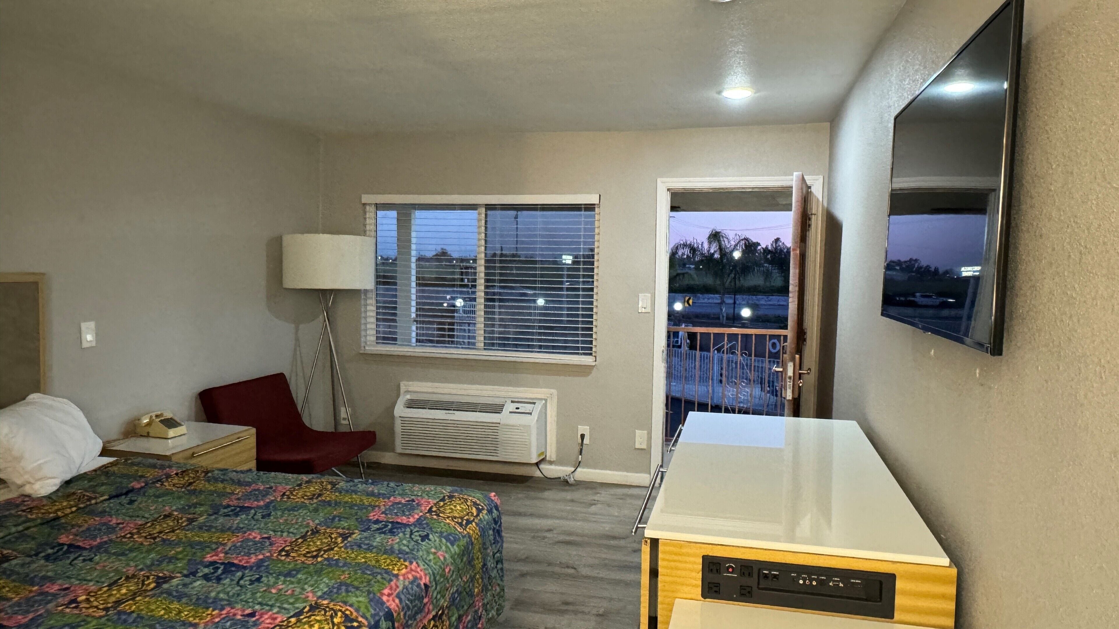 Pacific Express Inn — photo 11