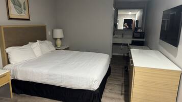 Signature Room | 1 bedroom, premium bedding, desk, laptop workspace