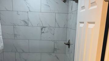 Standard Double Room | Bathroom | Hair dryer, towels, soap, shampoo