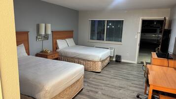 Ropa de cama de alta calidad y escritorio