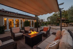 Terrace/patio - The Retreat: Game Room, Pool Table, Pool & Hot tub (Escondido)