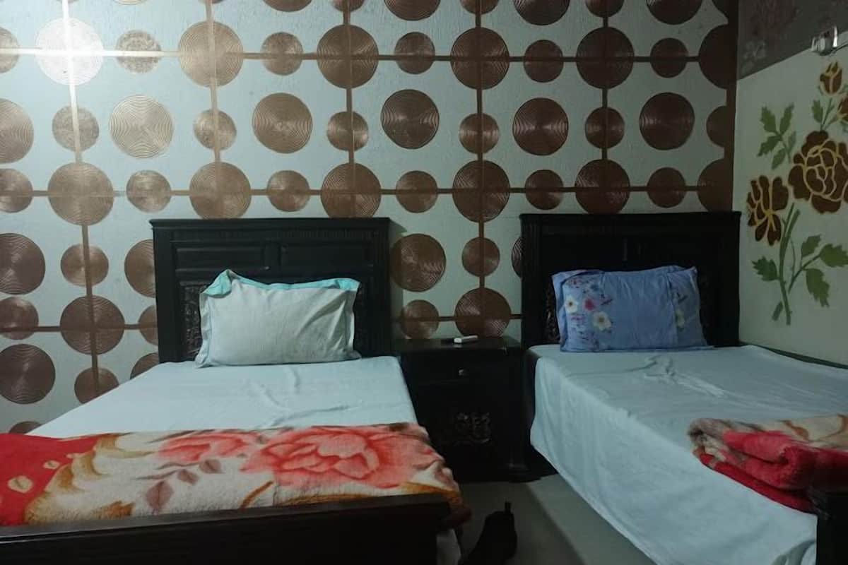 Deluxe Double Room | Soundproofing, iron/ironing board, free WiFi