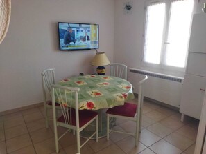 Dining - Grand Studio à 200 m de la mer (Fréjus)
