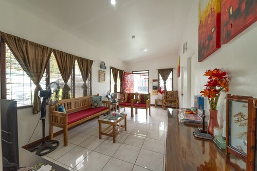 Sleeps up to 8 , additional 6 dollars  fee  over 8  bungalow house.