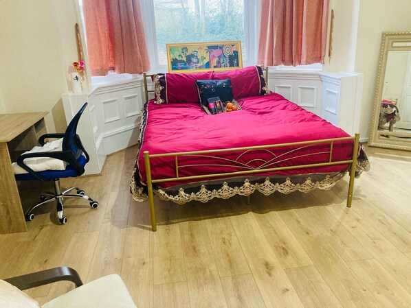 2 bedrooms, iron/ironing board, free WiFi, bed sheets