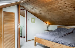 2 bedrooms, iron/ironing board, travel crib, free WiFi