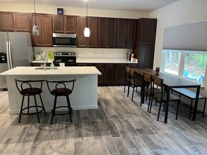 Fridge, microwave, oven, stovetop - Brand new duplex just minutes from the most beautiful white powder beaches ever. (Navarre)