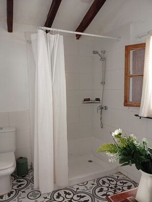 Shower, towels, soap, shampoo