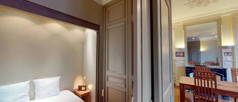 2 chambres, fer et planche à repasser, Wi-Fi, draps fournis