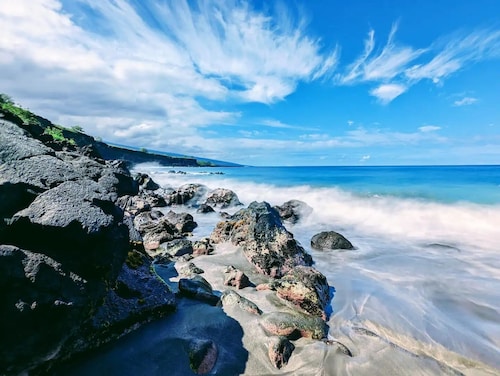 2 Bed 2 Bath Surfing & Snorkeling in Kahaluu Bay