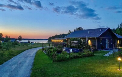 Gorgeous home in Glanshammar with house sea view