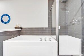 Jetted tub, hair dryer, bidet, towels