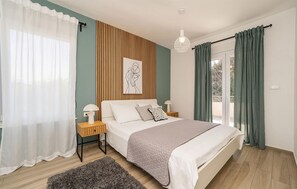 1 bedroom, travel cot, free WiFi, bed sheets - Awesome apartment in Bibinje (Bibinje)