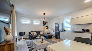 A modern apartment with a living area, kitchen, and dining space. - Stunning apartment in Bibinje (Bibinje)