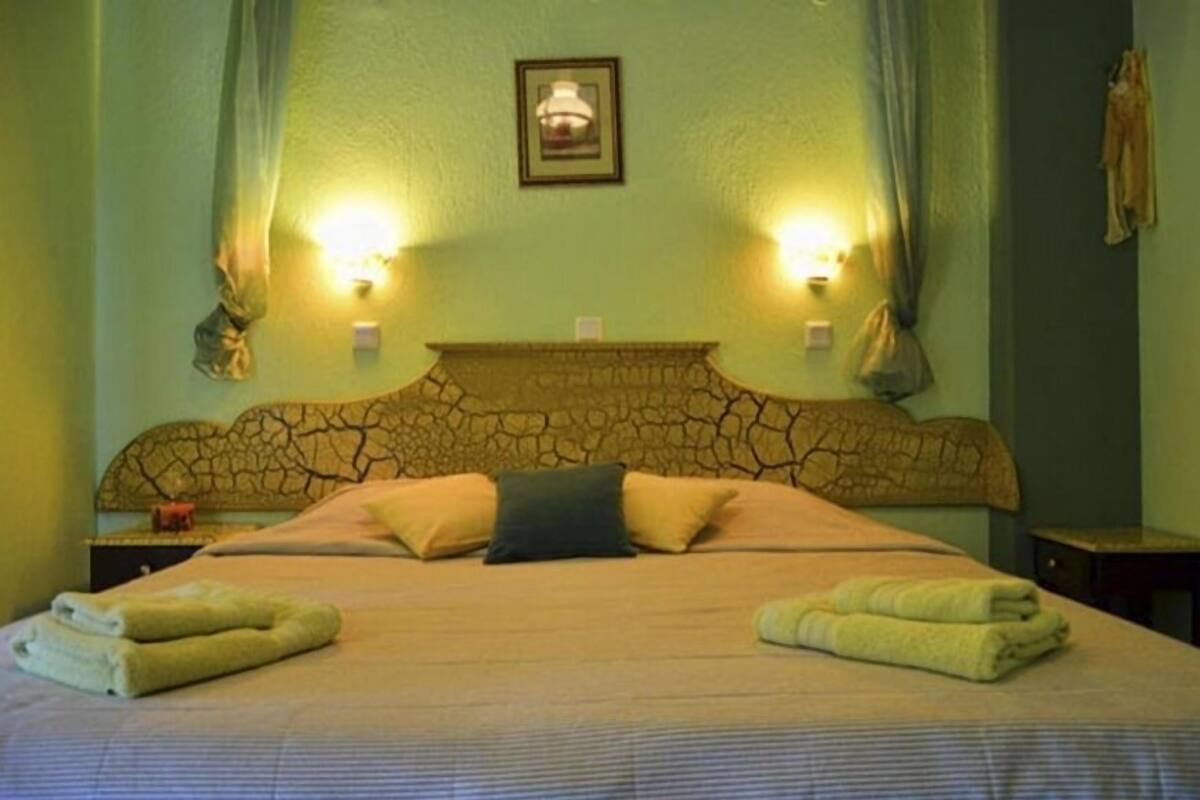 Soundproofing, free WiFi, bed sheets