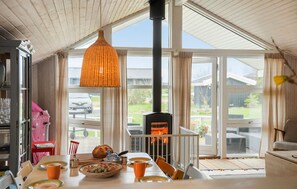 Dining - Beautiful home in Føllenslev with WiFi (Føllenslev)