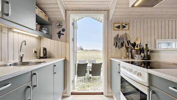 Fridge, stovetop, dishwasher