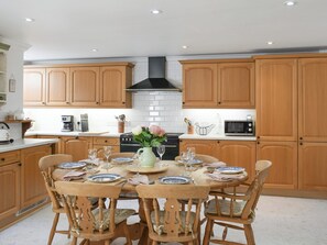 Dishwasher, cookware/dishes/utensils