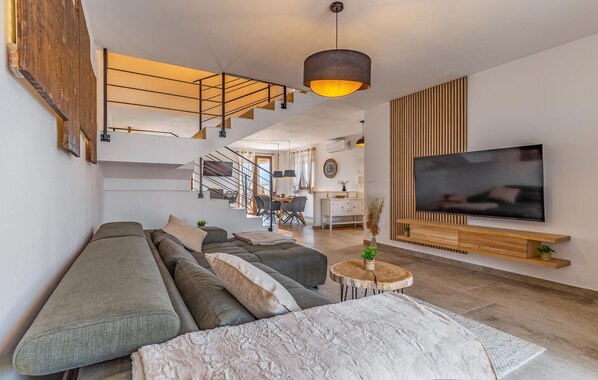 TV, table football, ping pong - Gorgeous home in Vodnjan with WiFi (Vodnjan)