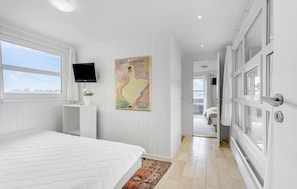4 bedrooms, travel cot, free WiFi
