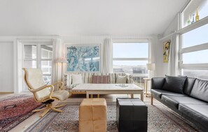 Fireplace - 4 bedroom beautiful home in Løkken (Løkken)