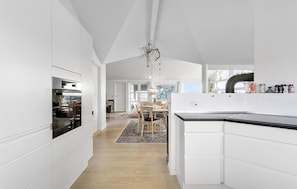 Fridge, oven, stovetop, dishwasher - 4 bedroom gorgeous home in Løkken (Løkken)