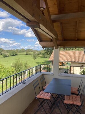 Outdoor dining - le Benouchon - Romenay (ROMENAY)