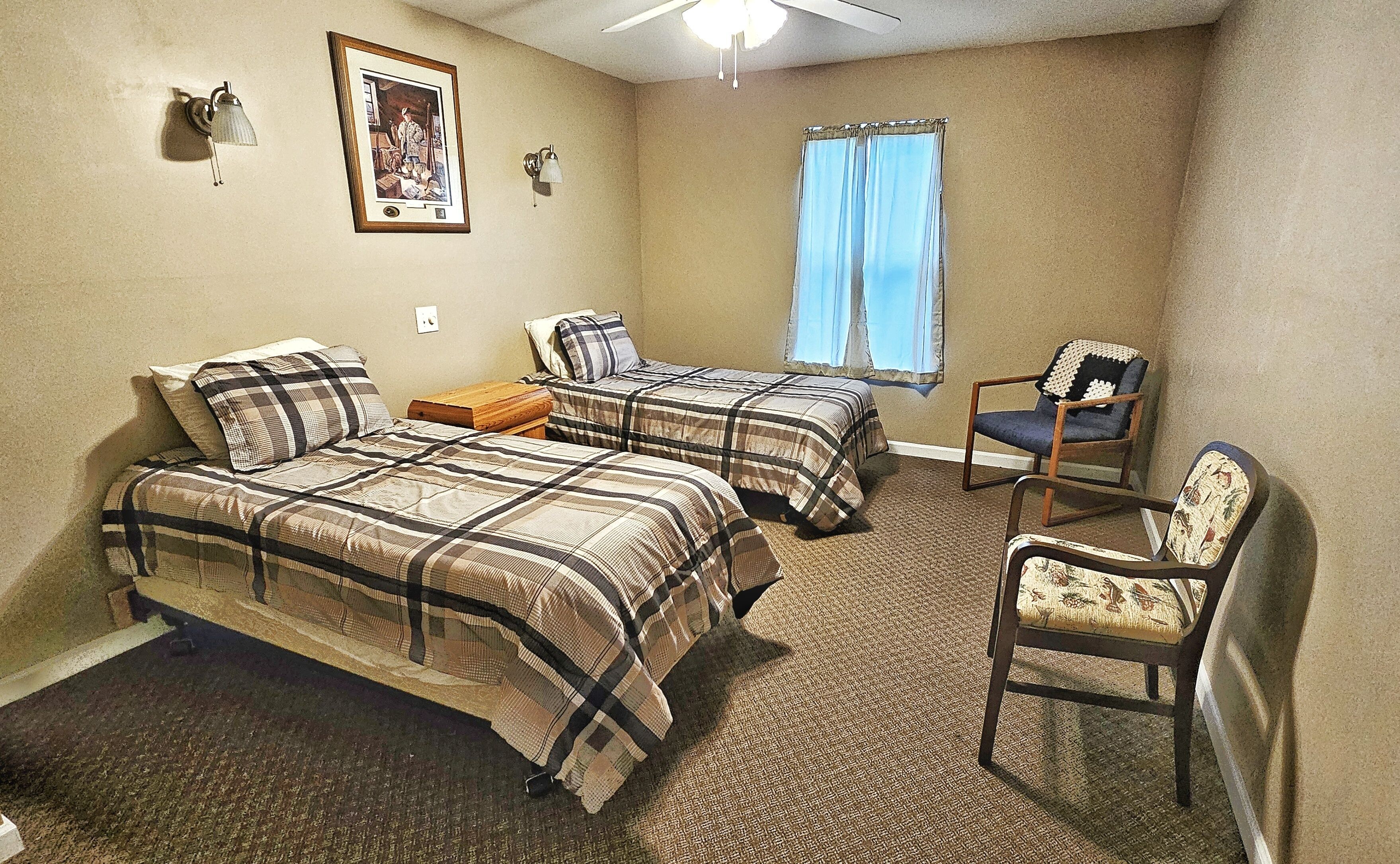 SINGLE BEDROOM located in Hills and Hollers Hunting Lodge