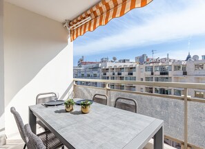 Outdoor dining - 3 High-End Rooms Central (Cannes)