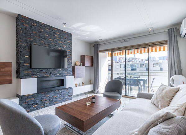 TV - 3 High-End Rooms Central (Cannes)