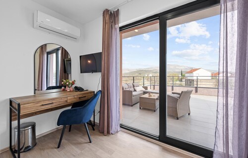 Lovely home in Oklaj with sauna