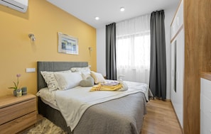 3 bedrooms, iron/ironing board, travel cot, free WiFi - Gorgeous home in Oklaj with sauna (Oklaj)
