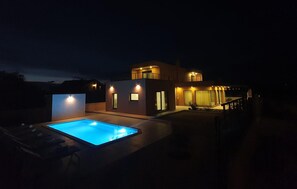 Et oppvarmet basseng