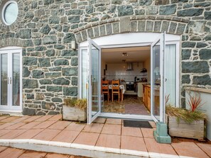 Unclassified image, 5 of 19, button