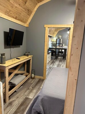 1 bedroom, WiFi, bed sheets - River Road Retreat. Cabin minutes away from trails w/ hottub & seasonal pool! (McCarr)
