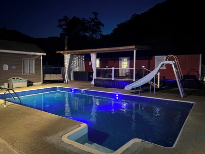River Road Retreat.  Cabin minutes away from trails w/ hottub & seasonal pool!