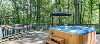Fireplace, Hot Tub, Sauna– Adventure & Charming Towns!