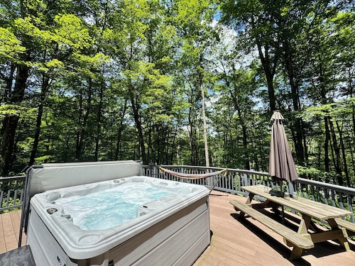 Catskills Memories · Hot Tub· Sauna· Firepit· Vinyl