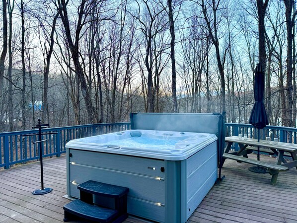 Outdoor spa tub