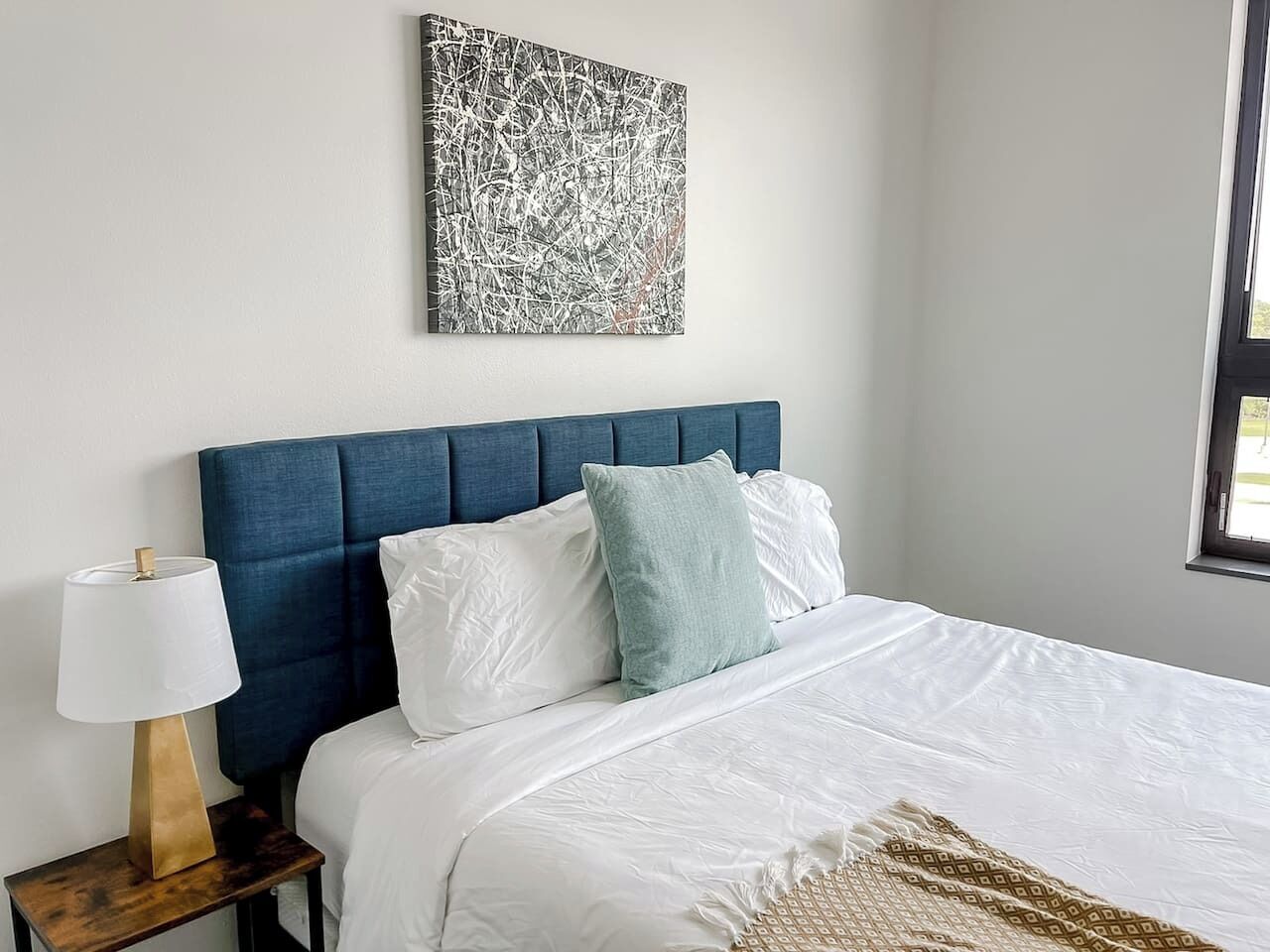 Bureau, fer et planche à repasser, Wi-Fi gratuit, draps fournis