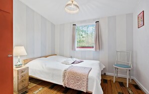 2 bedrooms, travel cot, free WiFi - 2 bedroom pet friendly home in Melby (Melby)