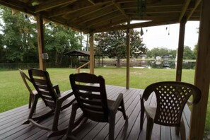 Outdoor dining -  On the Bay, less than 15 min to NAS and Beaches. (Pensacola)
