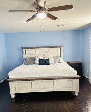 5 bedrooms, desk, iron/ironing board, free WiFi