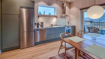 KylskÄp, diskmaskin och kaffe- och tebryggare