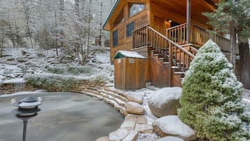 Bañera de hidromasaje al aire libre